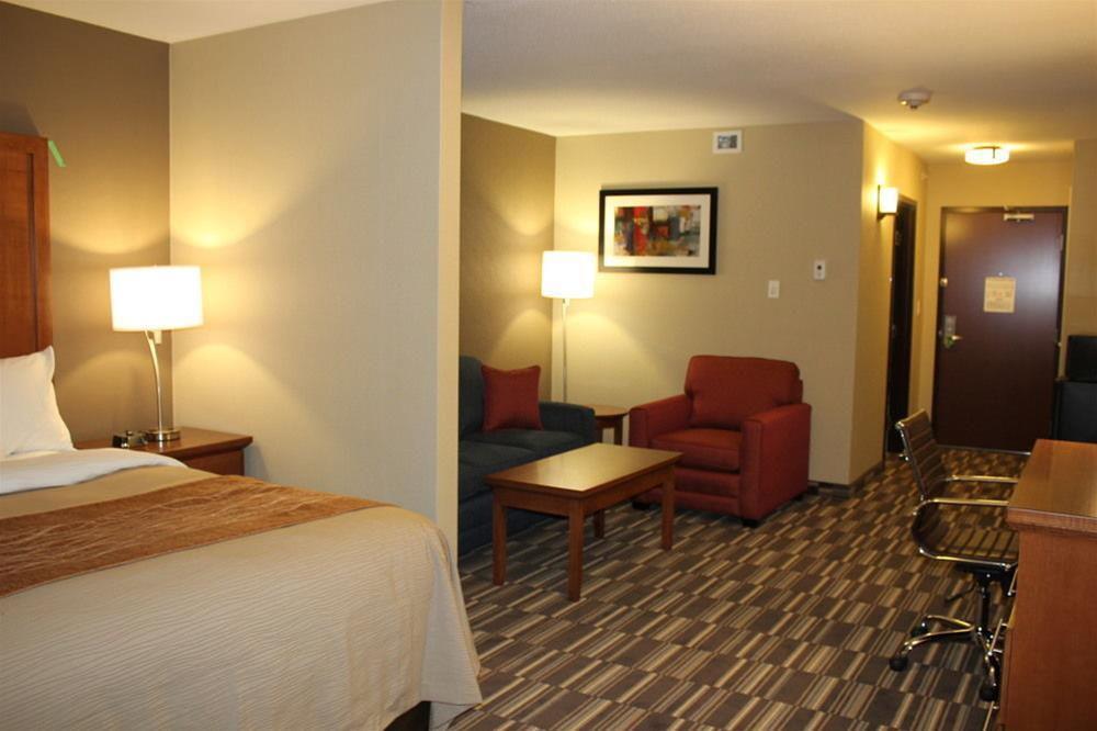 Comfort Inn & Suites Edmonton International Airport Nisku Esterno foto