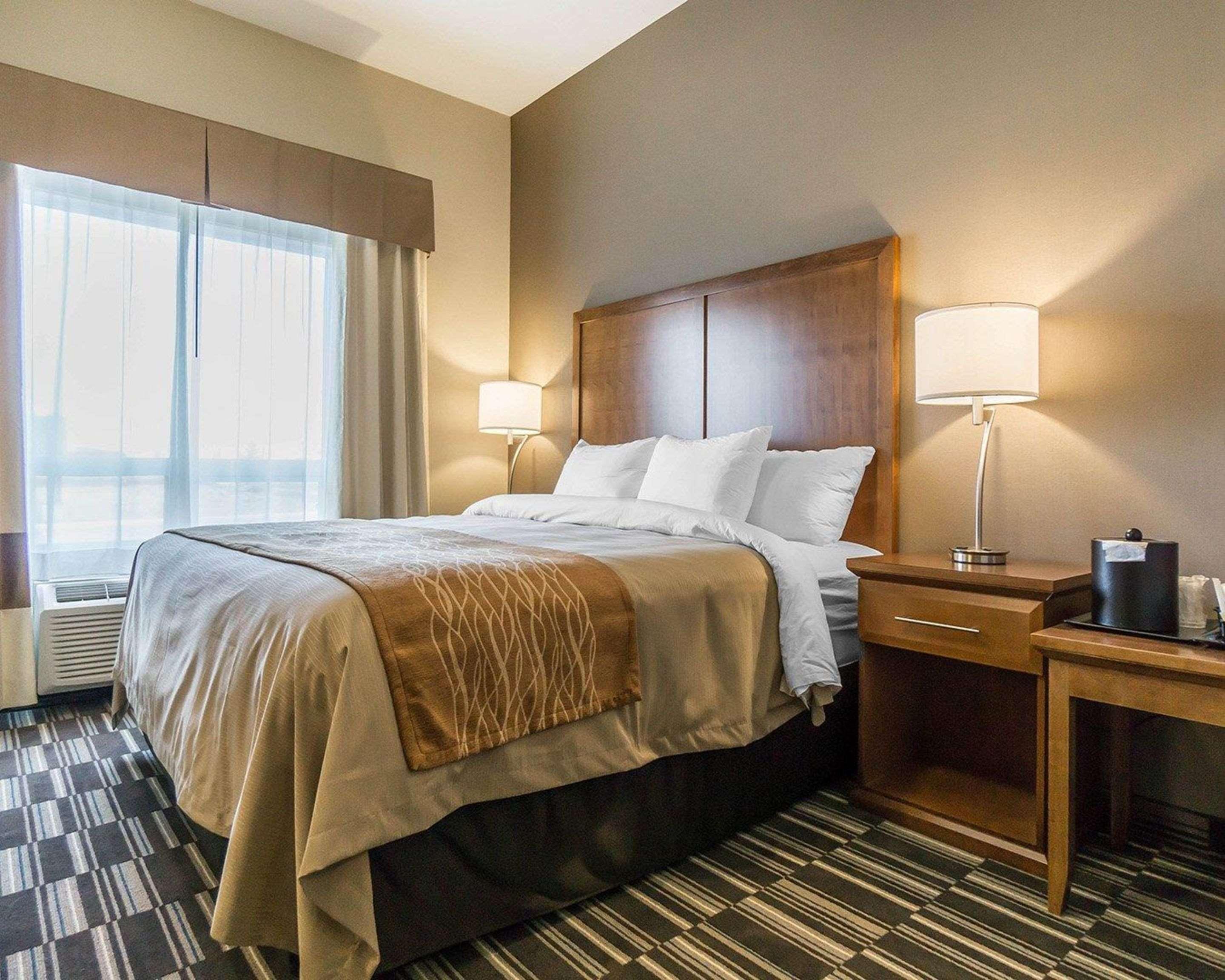 Comfort Inn & Suites Edmonton International Airport Nisku Esterno foto