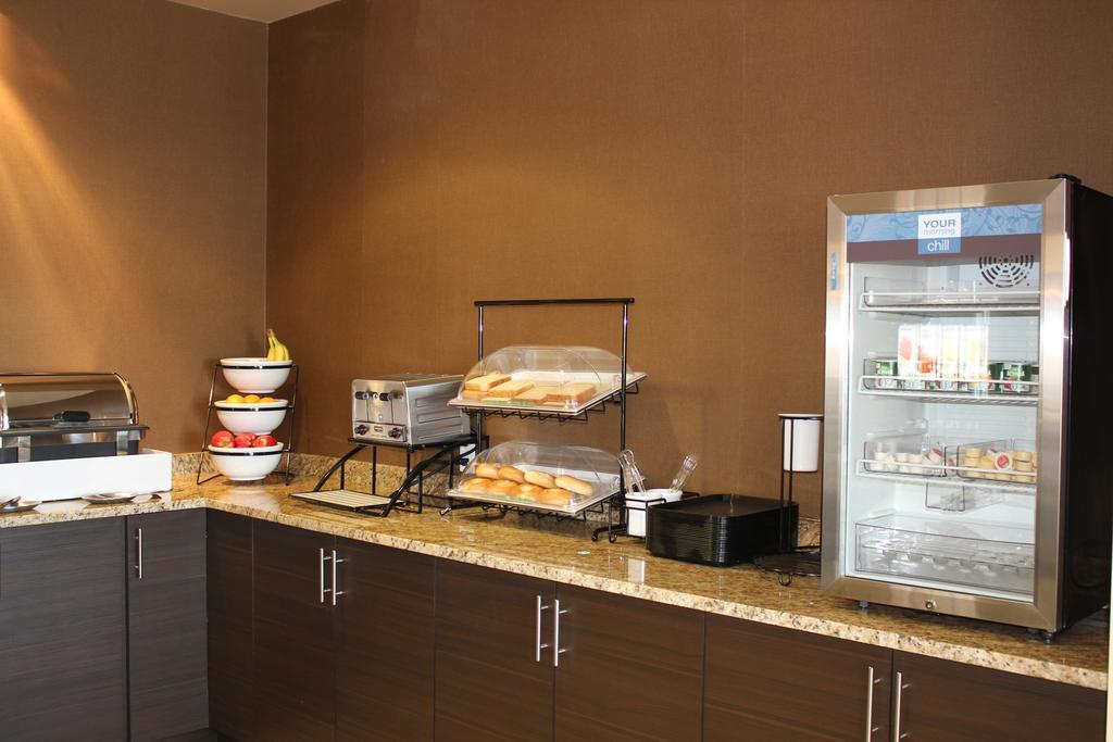 Comfort Inn & Suites Edmonton International Airport Nisku Esterno foto