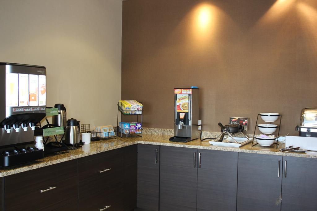 Comfort Inn & Suites Edmonton International Airport Nisku Esterno foto