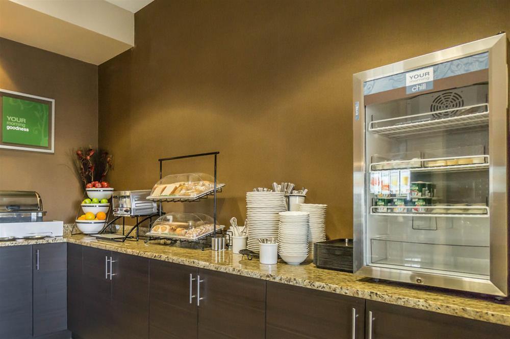 Comfort Inn & Suites Edmonton International Airport Nisku Esterno foto
