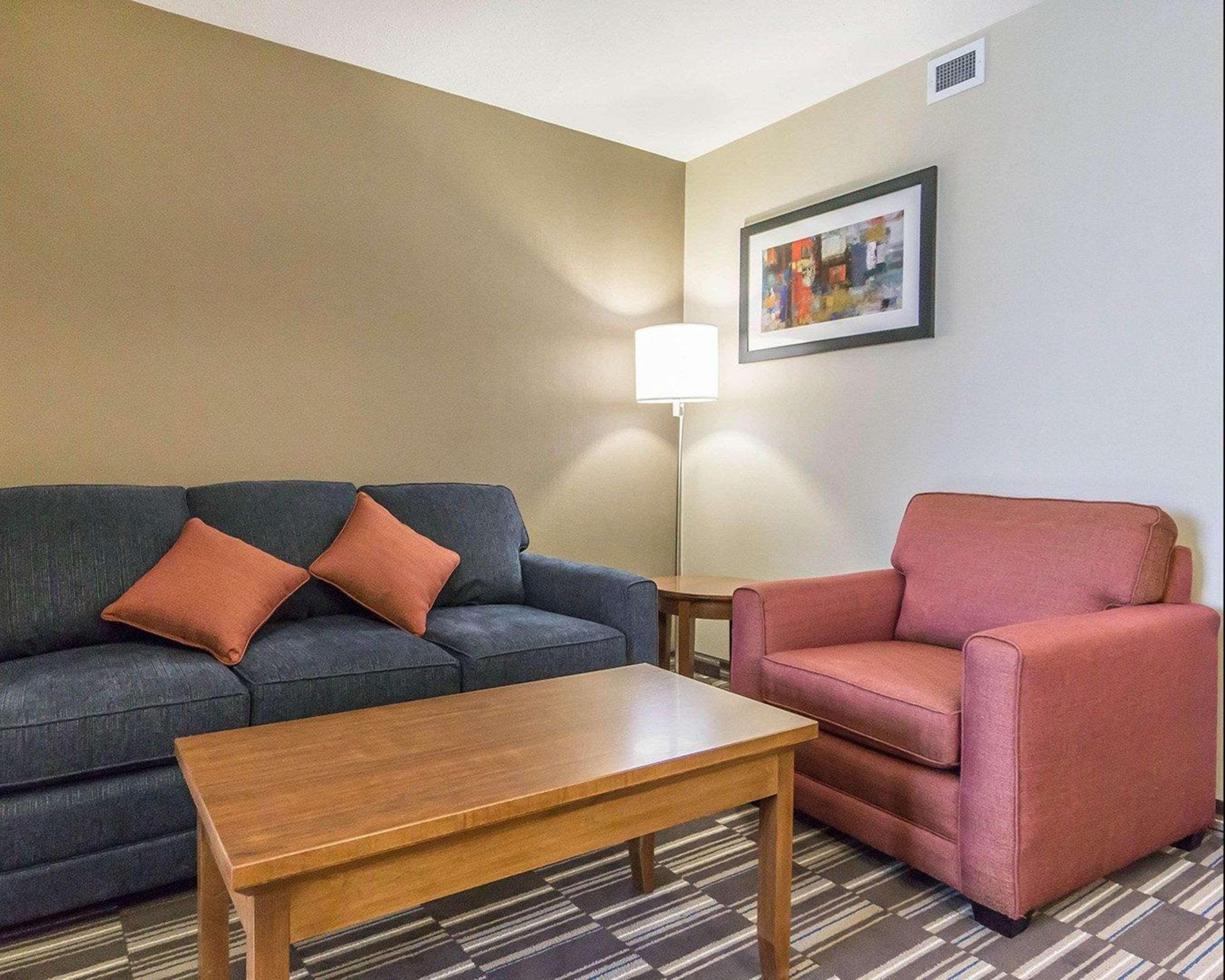 Comfort Inn & Suites Edmonton International Airport Nisku Esterno foto