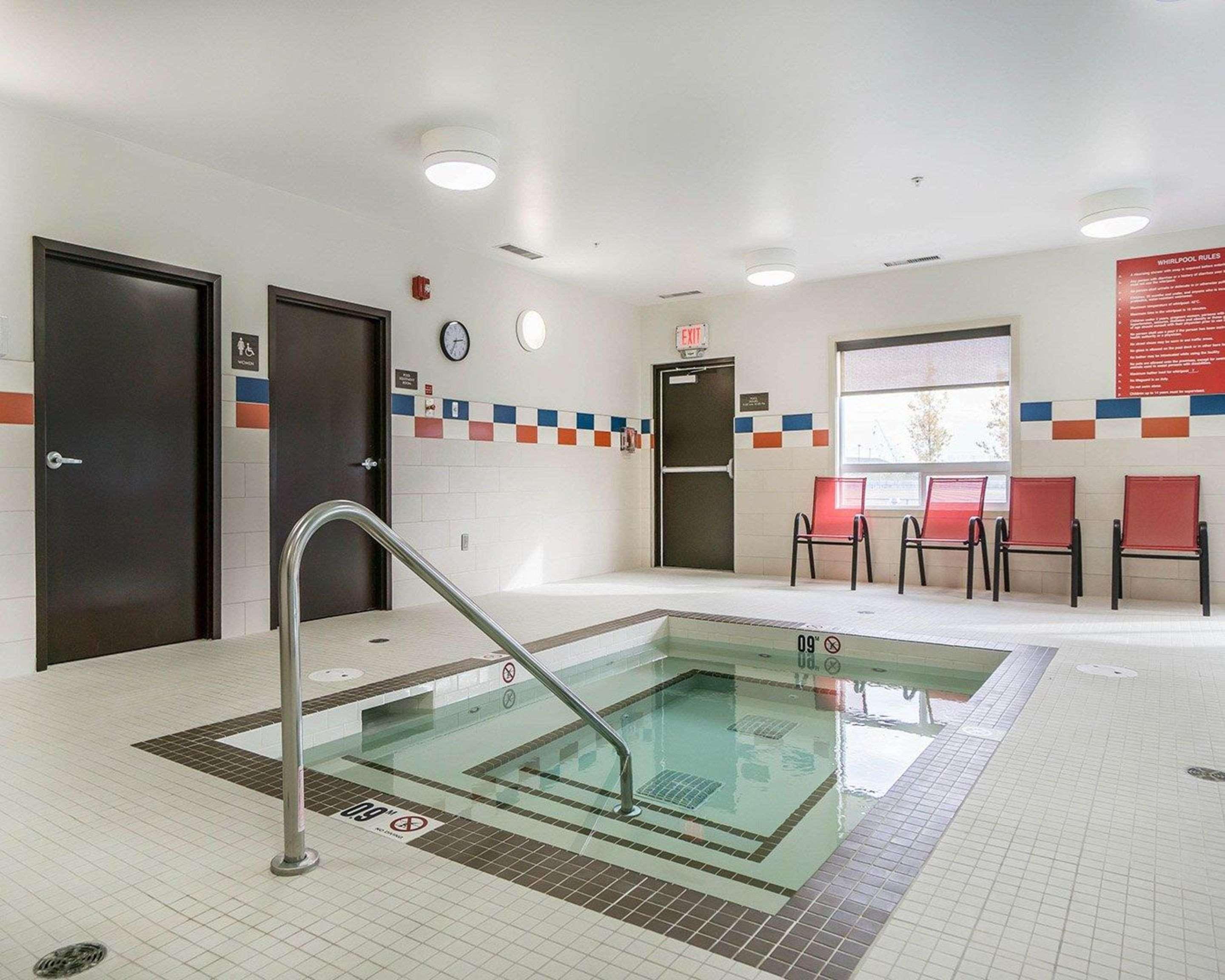 Comfort Inn & Suites Edmonton International Airport Nisku Esterno foto