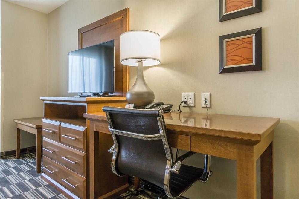 Comfort Inn & Suites Edmonton International Airport Nisku Esterno foto