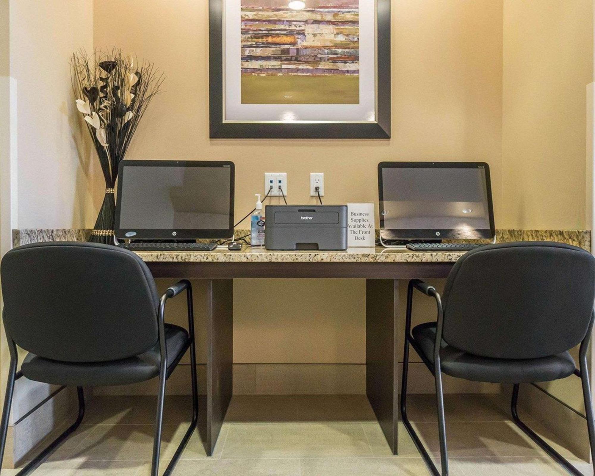 Comfort Inn & Suites Edmonton International Airport Nisku Esterno foto