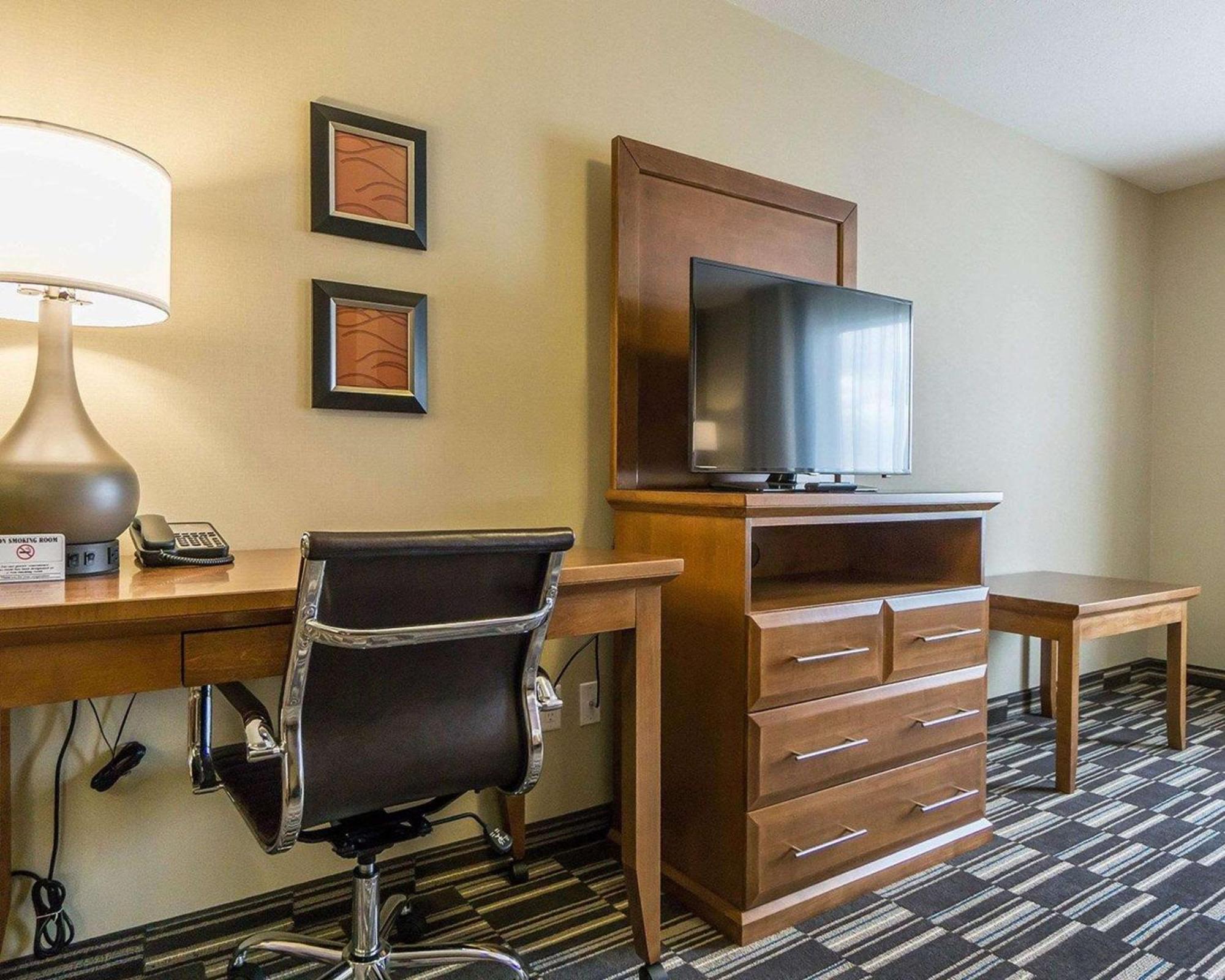 Comfort Inn & Suites Edmonton International Airport Nisku Esterno foto