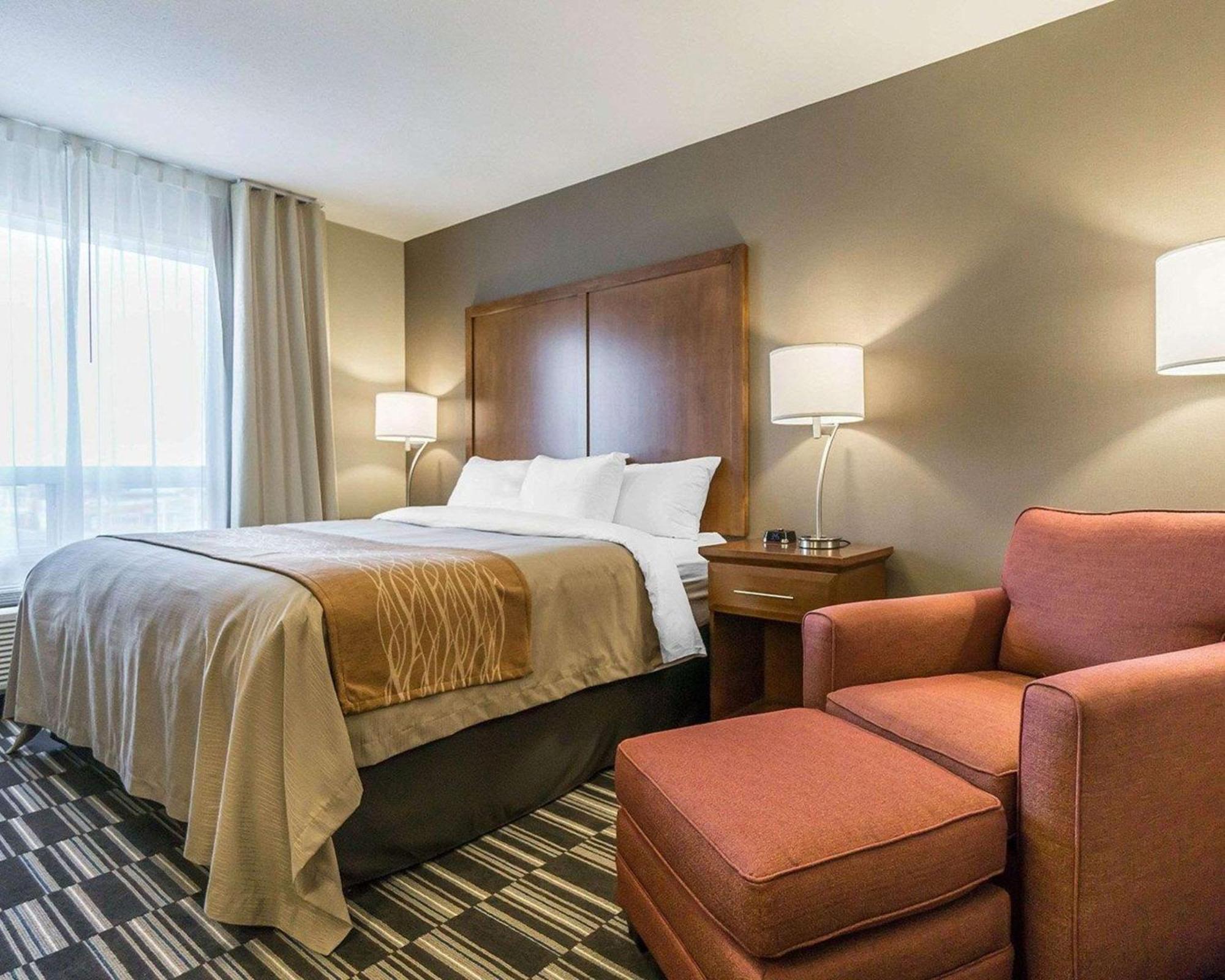 Comfort Inn & Suites Edmonton International Airport Nisku Esterno foto