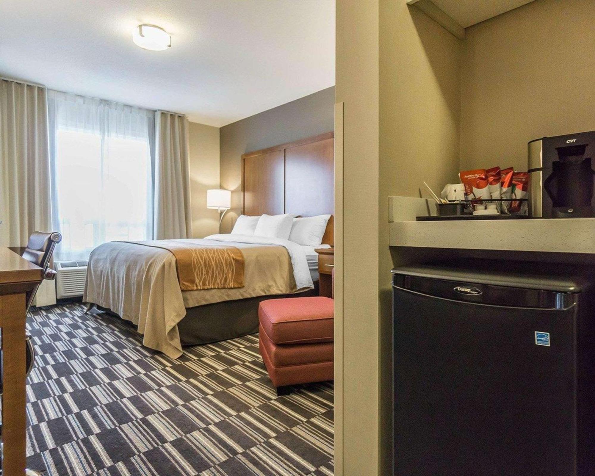 Comfort Inn & Suites Edmonton International Airport Nisku Esterno foto