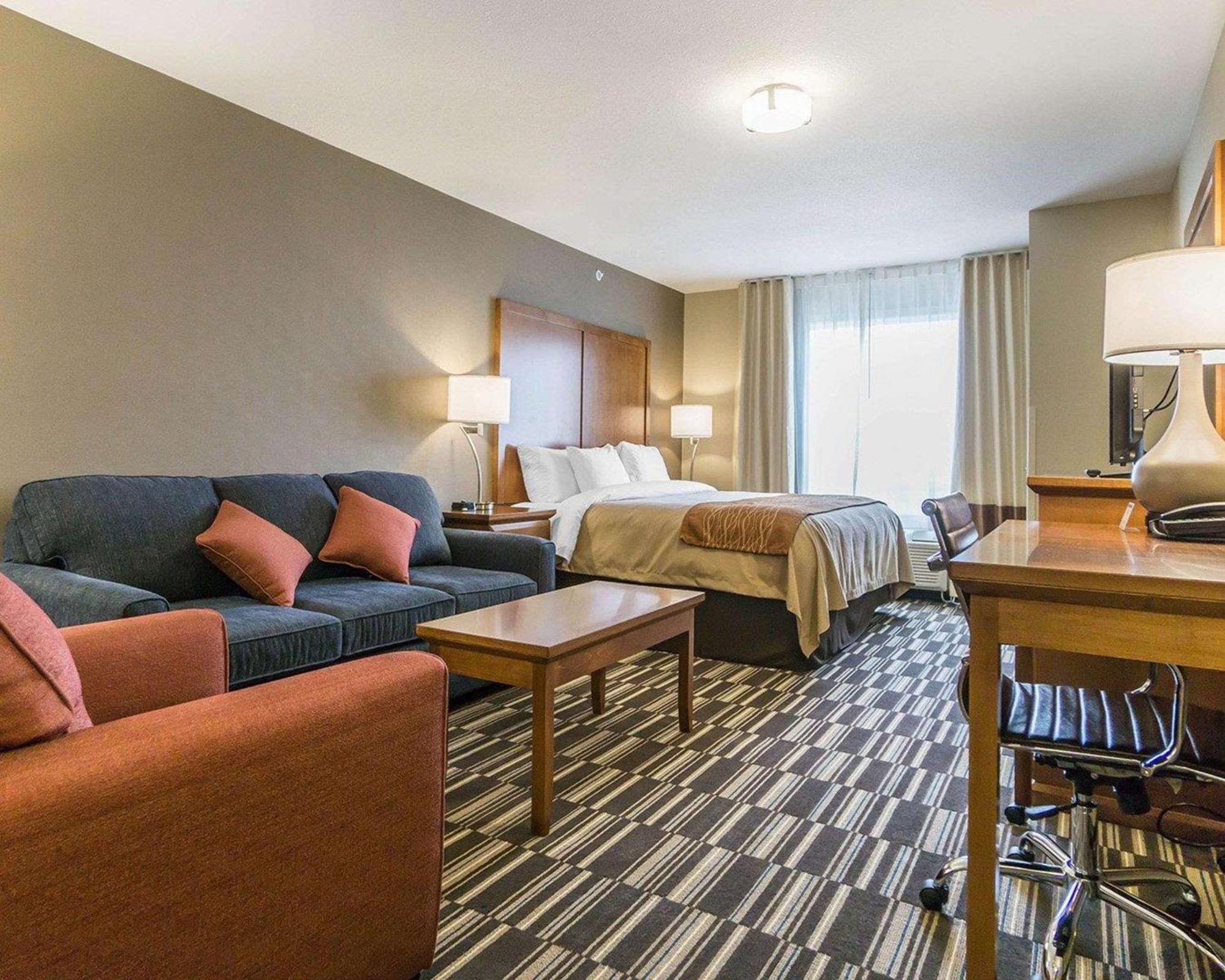 Comfort Inn & Suites Edmonton International Airport Nisku Esterno foto