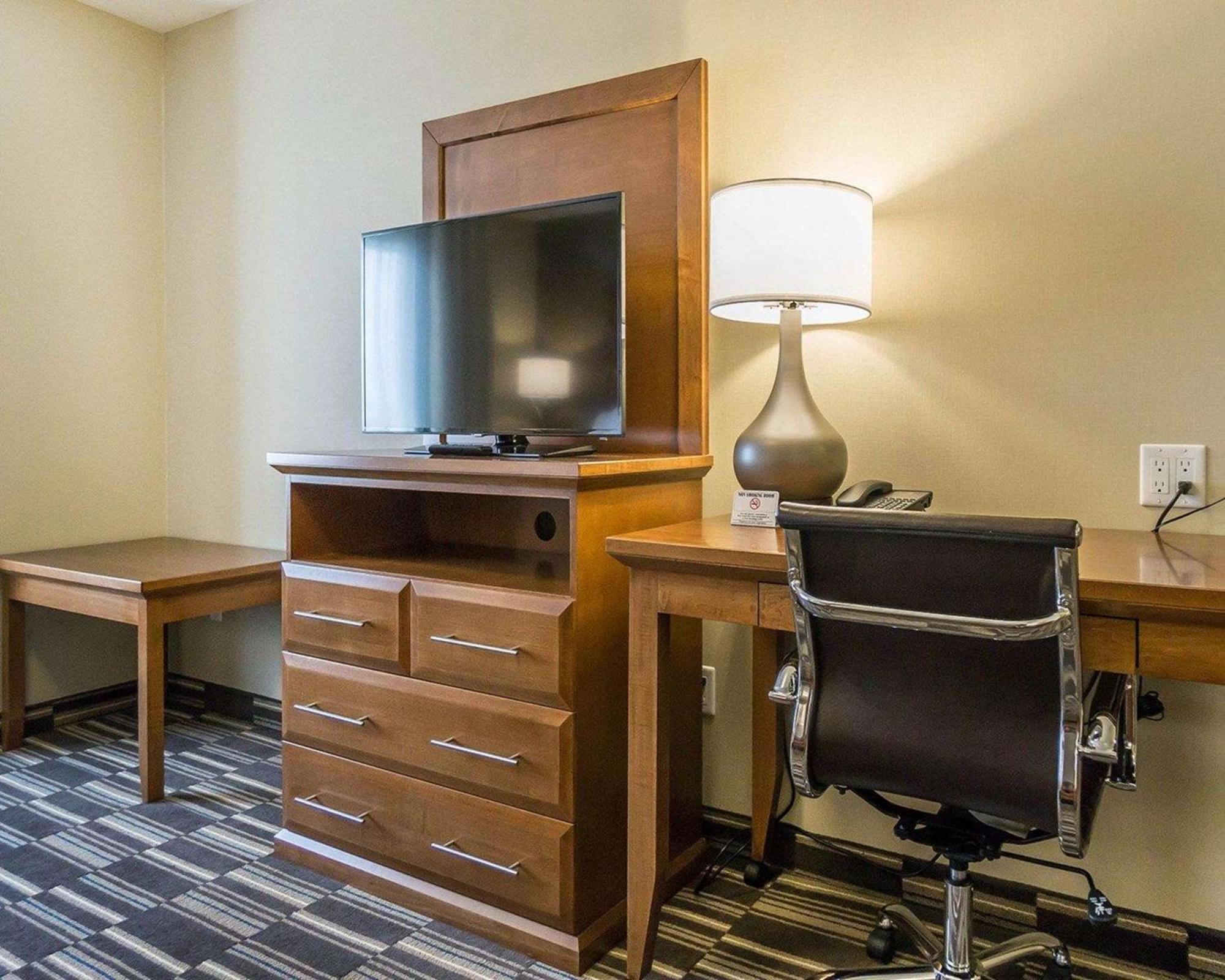 Comfort Inn & Suites Edmonton International Airport Nisku Esterno foto