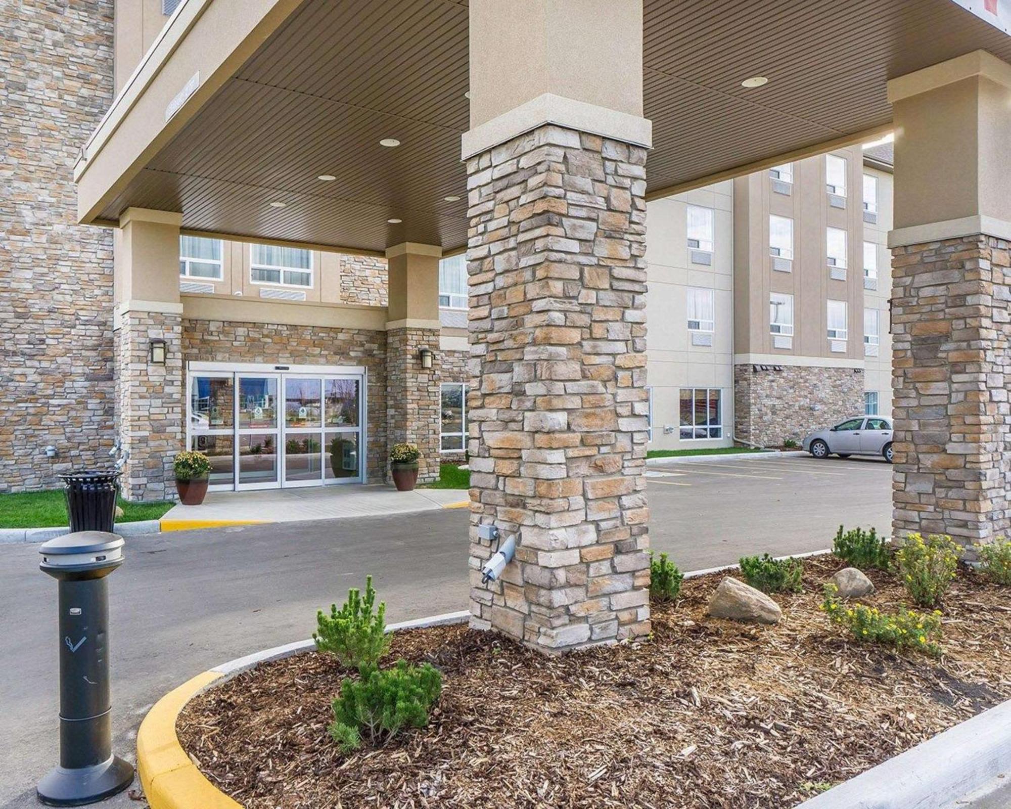 Comfort Inn & Suites Edmonton International Airport Nisku Esterno foto