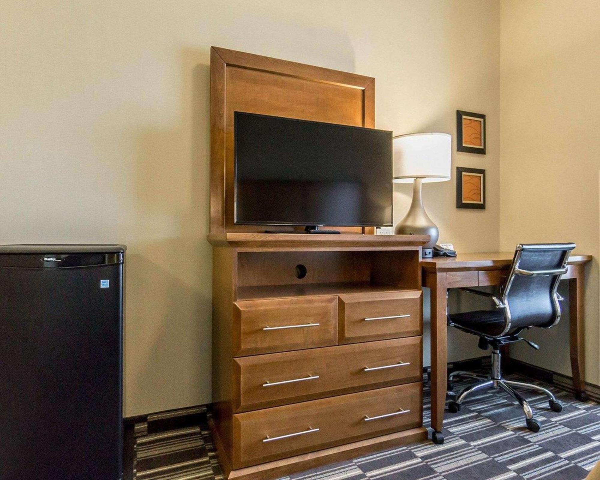 Comfort Inn & Suites Edmonton International Airport Nisku Esterno foto