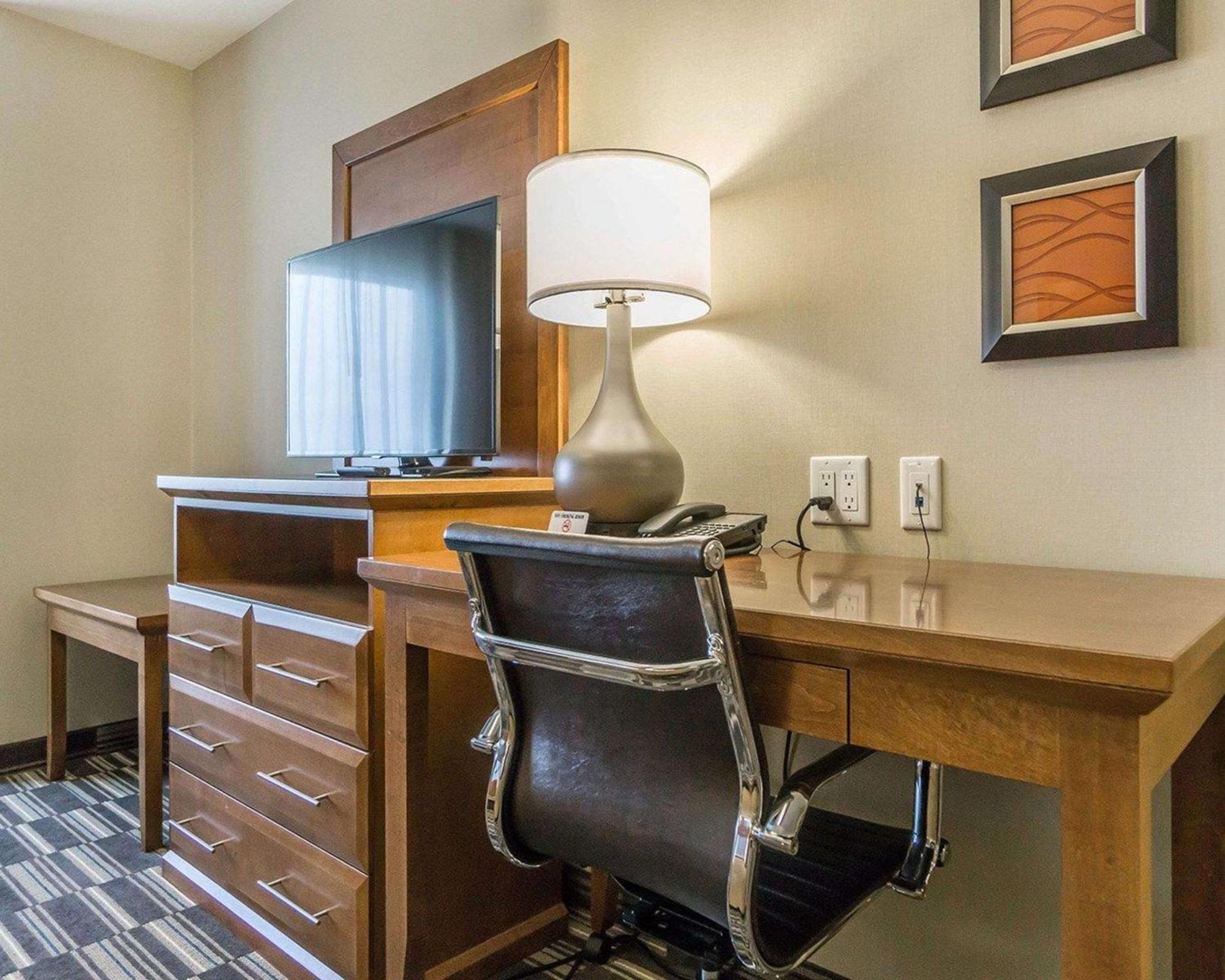 Comfort Inn & Suites Edmonton International Airport Nisku Esterno foto