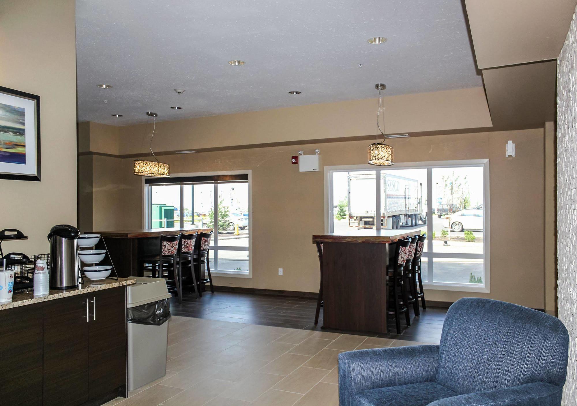 Comfort Inn & Suites Edmonton International Airport Nisku Esterno foto